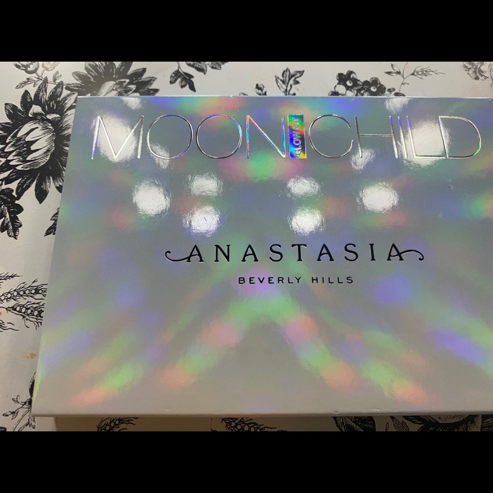 Anastasia Beverly Hills moonchild glow kit